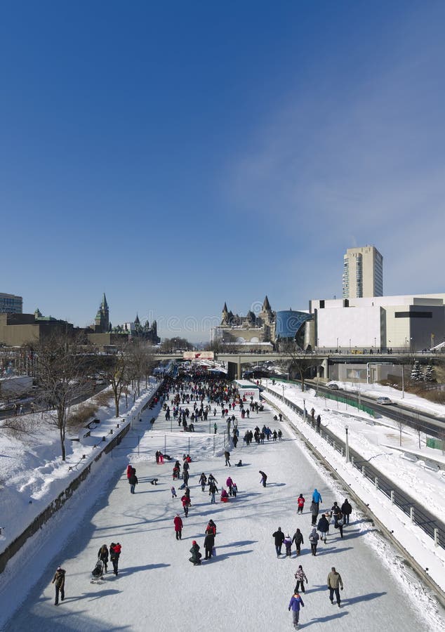 Het Kanaal van Rideau van Winterlude in Ottawa royalty-vrije stock afbeelding Het Kanaal van Rideau van Winterlude in Ottawa royalty-vrije stock afbeelding