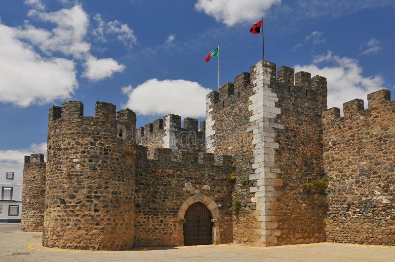 Het Kasteel van Beja Castelo DE Beja is een middeleeuws kasteel in de burgerlijke parochie van Beja, Portugal stock fotografie Het Kasteel van Beja Castelo DE Beja is een middeleeuws kasteel in de burgerlijke parochie van Beja, Portugal stock fotografie