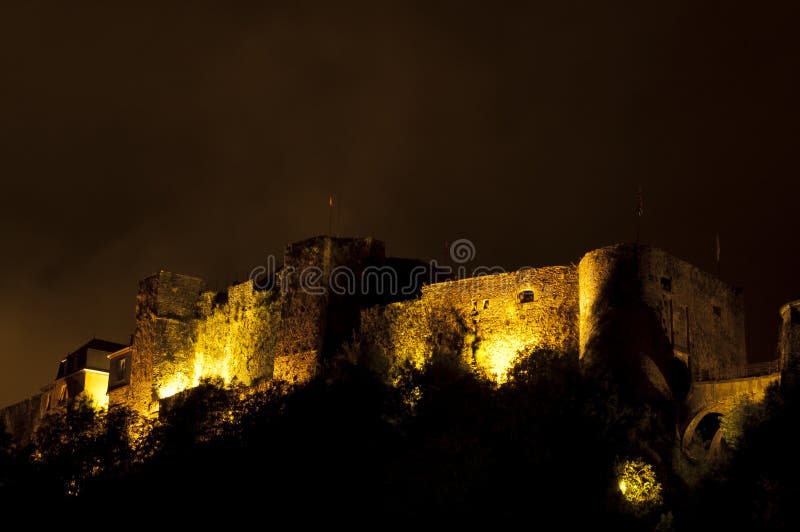 Het kasteel van de bouillon bij nacht royalty-vrije stock foto's Het kasteel van de bouillon bij nacht royalty-vrije stock foto's
