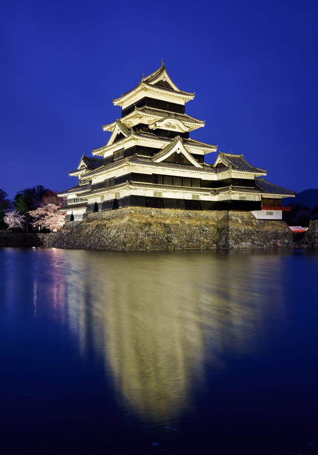 Het kasteel van Matsumoto in lentetijd, Nagano, Japan stock foto's Het kasteel van Matsumoto in lentetijd, Nagano, Japan stock foto's