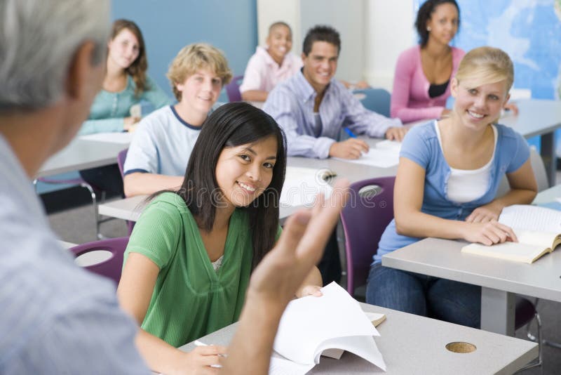 Het Klaslokaal van de middelbare school stock afbeelding Het Klaslokaal van de middelbare school stock afbeelding