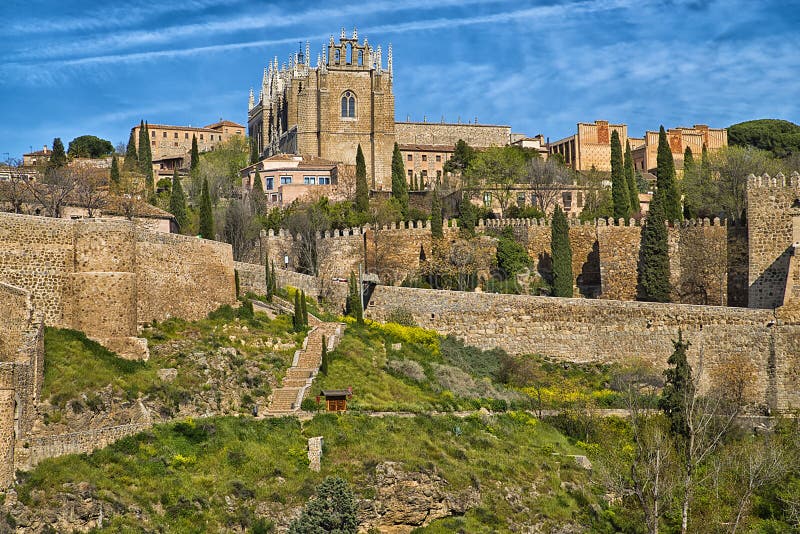 Het klooster van San Juan DE los Reyes, Toledo, Spanje stock foto Het klooster van San Juan DE los Reyes, Toledo, Spanje stock foto