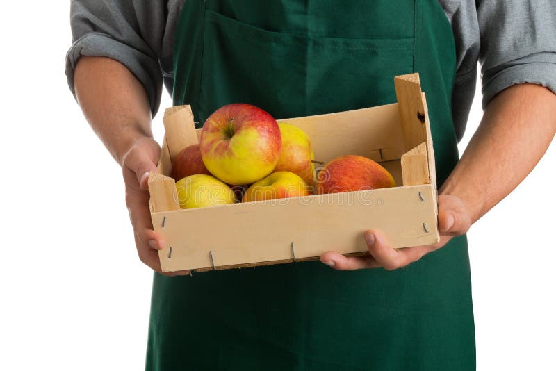Het krat van de landbouwersholding met verse geoogste appelen stock foto Het krat van de landbouwersholding met verse geoogste appelen stock foto