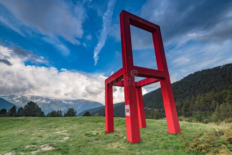 Het Land Art Giant Chair van Andorra royalty-vrije stock foto's Het Land Art Giant Chair van Andorra royalty-vrije stock foto's