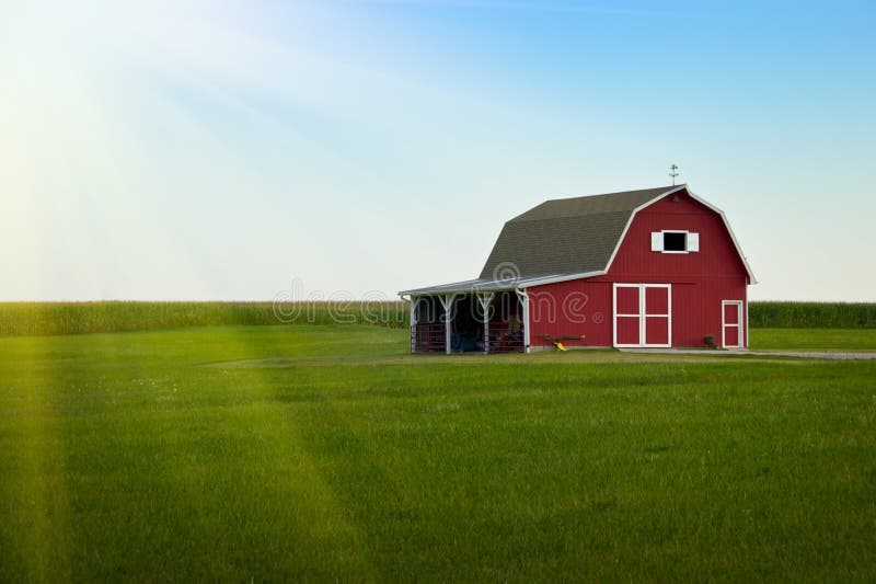 Het Landbouwbedrijf van Amish - Rode schuur en de Groene Zonsopgang van het Gebied