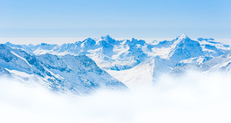 Het Landschap van de sneeuwbergketen met Blauwe Hemel van Jungfrau-Gebied royalty-vrije stock fotografie Het Landschap van de sneeuwbergketen met Blauwe Hemel van Jungfrau-Gebied royalty-vrije stock fotografie