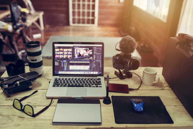 Het laptop Camera en hommeltoestel voor de redacteursmens of freelance