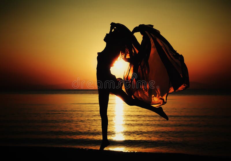 Renend op de golven van de zee royalty-vrije stock foto