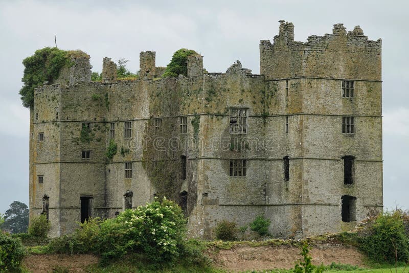 Het Loughmoekasteel ruïneert dichtbij Templemore, Ierland stock foto Het Loughmoekasteel ruïneert dichtbij Templemore, Ierland stock foto