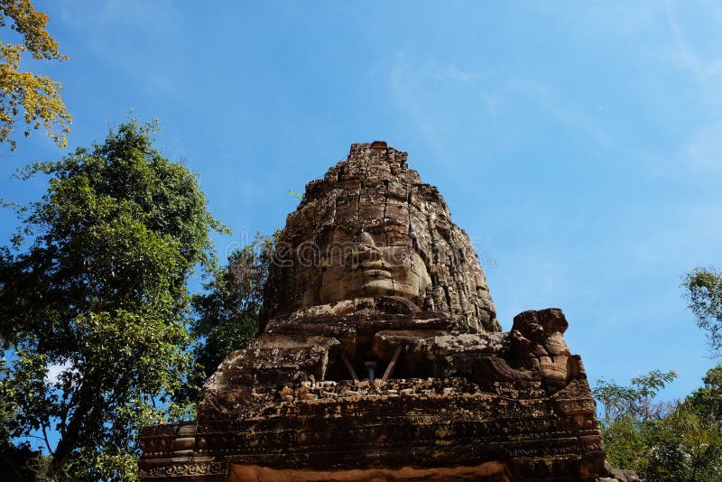 Het majestueuze steenmonument van de oude Khmer beschaving Het gezicht van de steen Oude ru?nes van een groot steengezicht royalty-vrije stock fotografie Het majestueuze steenmonument van de oude Khmer beschaving Het gezicht van de steen Oude ru?nes van een groot steengezicht royalty-vrije stock fotografie