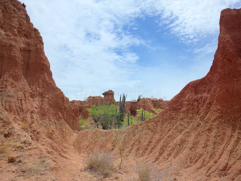 Het Marsbewonerlandschap van Cuzco, de Rode Woestijn, een deel van de Woestijn van Colombia ` s Tatacoa stock afbeeldingen Het Marsbewonerlandschap van Cuzco, de Rode Woestijn, een deel van de Woestijn van Colombia ` s Tatacoa stock afbeeldingen