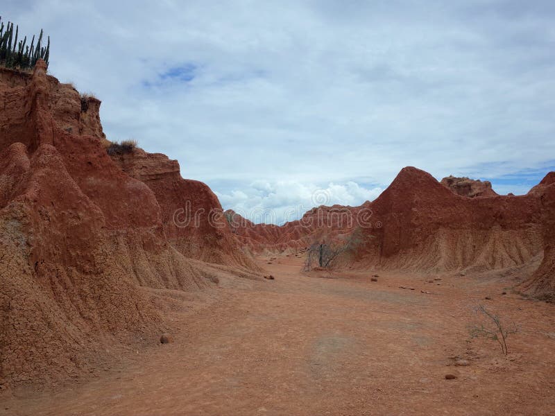Het Marsbewonerlandschap van Cuzco, de Rode Woestijn, een deel van de Woestijn van Colombia ` s Tatacoa royalty-vrije stock foto's Het Marsbewonerlandschap van Cuzco, de Rode Woestijn, een deel van de Woestijn van Colombia ` s Tatacoa royalty-vrije stock foto's