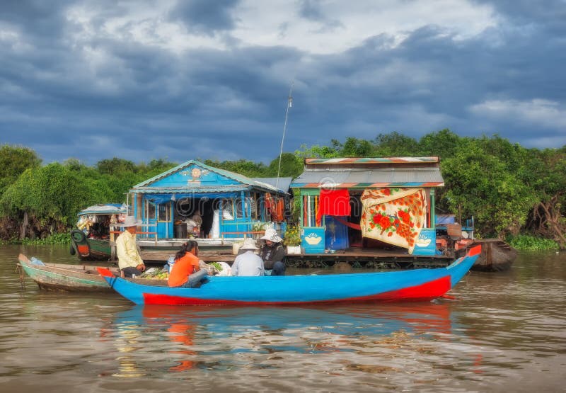 Het Meer van het Tonlesap in Siem oogst Het drijven Markt stock afbeelding Het Meer van het Tonlesap in Siem oogst Het drijven Markt stock afbeelding