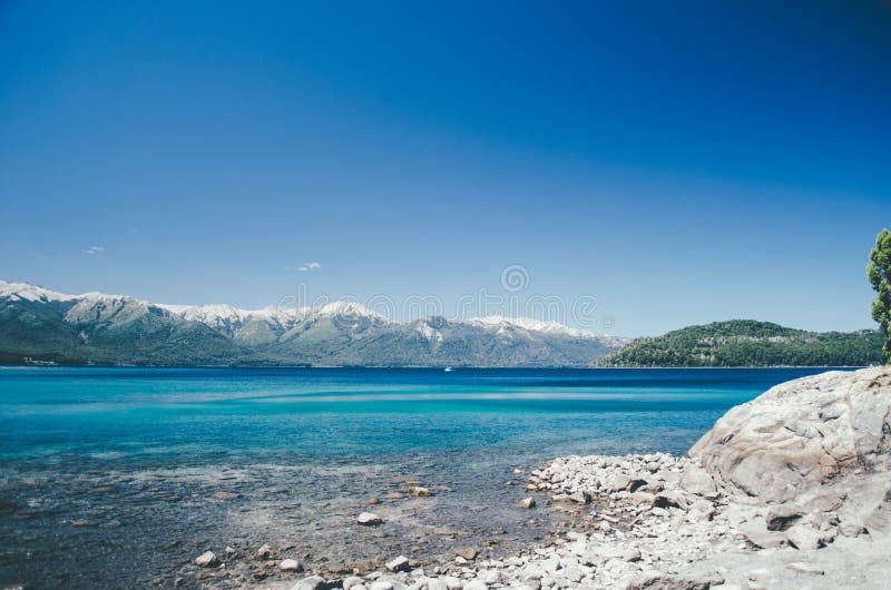 Het Meer Van Huapi Van Nahuel Stock Foto - Afbeelding bestaande uit