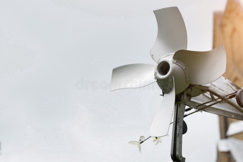 zwavel Luidruchtig verzekering Het Met De Hand Gemaakte Close-up Van De Windgenerator, Vrije Energie Stock  Foto - Image of handgemaakt, alternatief: 154502922