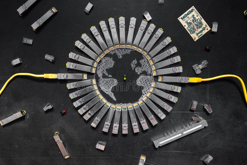 Het netwerkmodules van Internet SFP als vorm van Aarde, netwerkschakelaar, de kabels van RJ45 ethernet, RJ45-schakelaars, kringsr royalty-vrije stock fotografie Het netwerkmodules van Internet SFP als vorm van Aarde, netwerkschakelaar, de kabels van RJ45 ethernet, RJ45-schakelaars, kringsr royalty-vrije stock fotografie