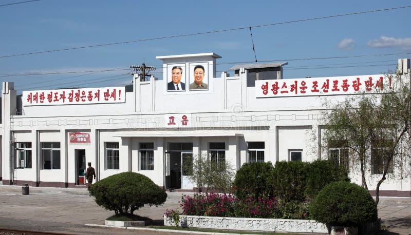 Noord-Koreaanse spoorwegstation stock foto