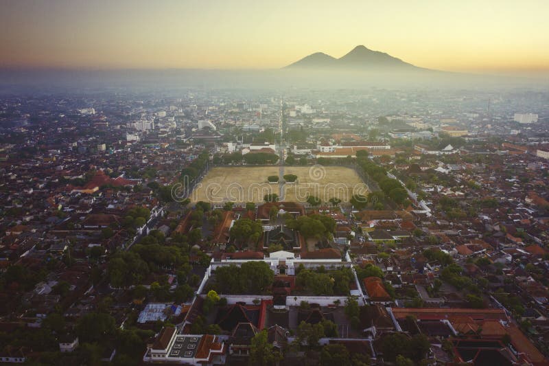 Het noorden vierkante Yogyakarta in dageraadtijd stock foto Het noorden vierkante Yogyakarta in dageraadtijd stock foto