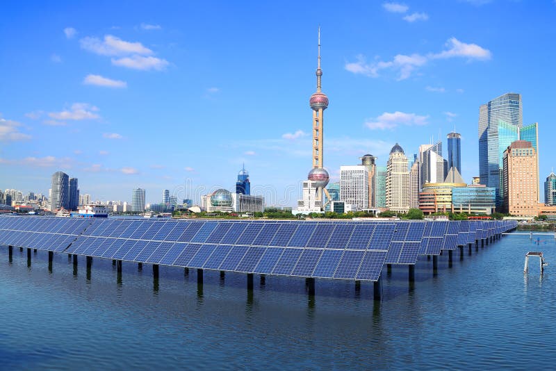 Het oriëntatiepunt van de de Dijkhorizon van Shanghai bij Ecologisch energiezonnepaneel