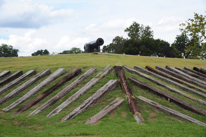 Het oude Kanon van de Burgeroorlogera boven op een militair fort