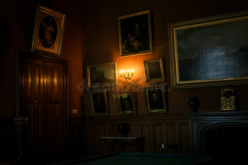 Het Paleis Binnenlandse Donkere Zaal van de Krim Vorontsov Kaarsen stock afbeelding Het Paleis Binnenlandse Donkere Zaal van de Krim Vorontsov Kaarsen stock afbeelding