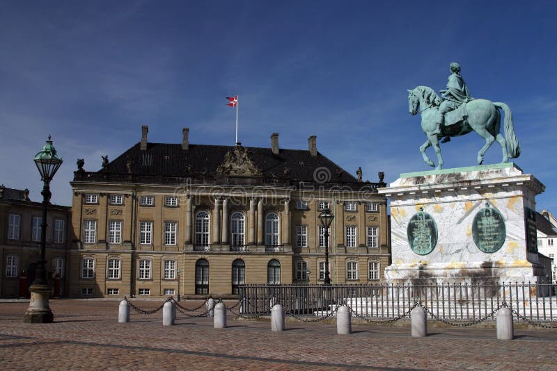 Het Paleis van Amalienborg in Copenhag stock fotografie Het Paleis van Amalienborg in Copenhag stock fotografie