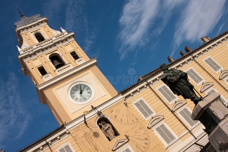 Het Paleis van de gouverneur, Piazza Garibaldi, Parma, Italië royalty-vrije stock fotografie Het Paleis van de gouverneur, Piazza Garibaldi, Parma, Italië royalty-vrije stock fotografie