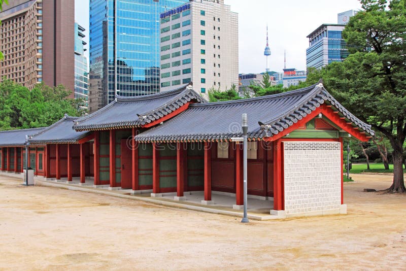 Korea Deoksugung Paleis en Moderne Stad stock fotografie