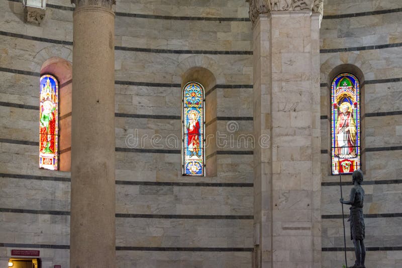 Het panorama van binnenland van Baptistery van Pisa van St John Battistero di San Giovanni is een Rooms-katholiek geestelijk gebo royalty-vrije stock foto's Het panorama van binnenland van Baptistery van Pisa van St John Battistero di San Giovanni is een Rooms-katholiek geestelijk gebo royalty-vrije stock foto's
