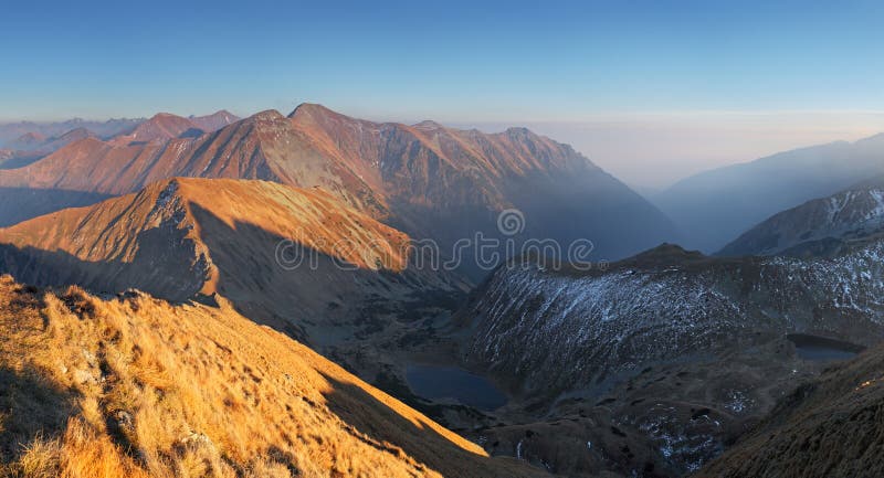 Het panorama van de berg - het Hoge Westen Tatras, Slowakije royalty-vrije stock fotografie Het panorama van de berg - het Hoge Westen Tatras, Slowakije royalty-vrije stock fotografie