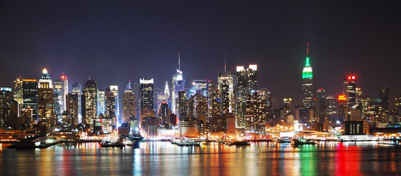 Het panorama van de de nachthorizon van de Stad van New York