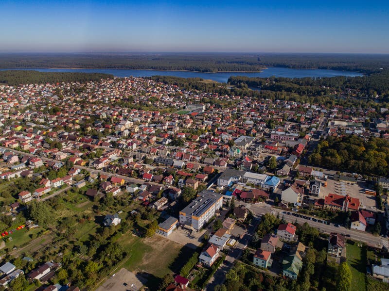 Het panorama van de stadshommel - huizen, meren, bossatellietbeeld royalty-vrije stock foto's Het panorama van de stadshommel - huizen, meren, bossatellietbeeld royalty-vrije stock foto's