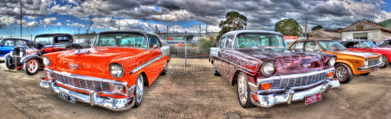 Panorama van een klassieke Amerikaanse Chevy stock afbeeldingen