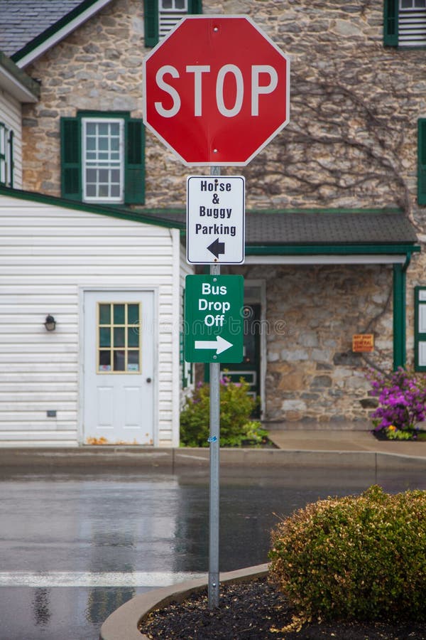 Het parkeren tekens in amishprovincie, Lancaster, PA stock foto Het parkeren tekens in amishprovincie, Lancaster, PA stock foto