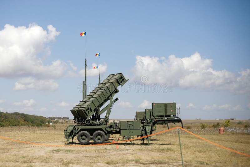 Het patriot surfacetoair raketsysteem van het roemeense leger in het nationaal opleidingscentrum voor luchtbescherming royalty-vrije stock foto Het patriot surfacetoair raketsysteem van het roemeense leger in het nationaal opleidingscentrum voor luchtbescherming royalty-vrije stock foto