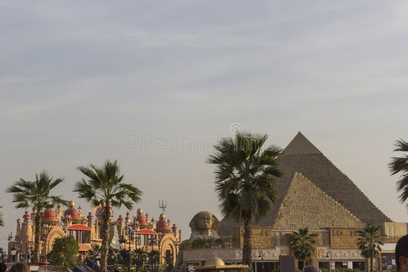 Het paviljoen van DOUBAI, de V.A.E Egypte bij Globaal Dorp in Doubai, de V.A.E Gl stock afbeeldingen Het paviljoen van DOUBAI, de V.A.E Egypte bij Globaal Dorp in Doubai, de V.A.E Gl stock afbeeldingen