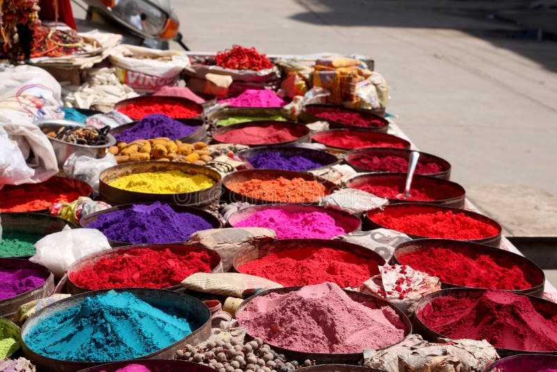 Het poederwinkel van de Holikleur in India, voor Holi-festival royalty-vrije stock foto's Het poederwinkel van de Holikleur in India, voor Holi-festival royalty-vrije stock foto's