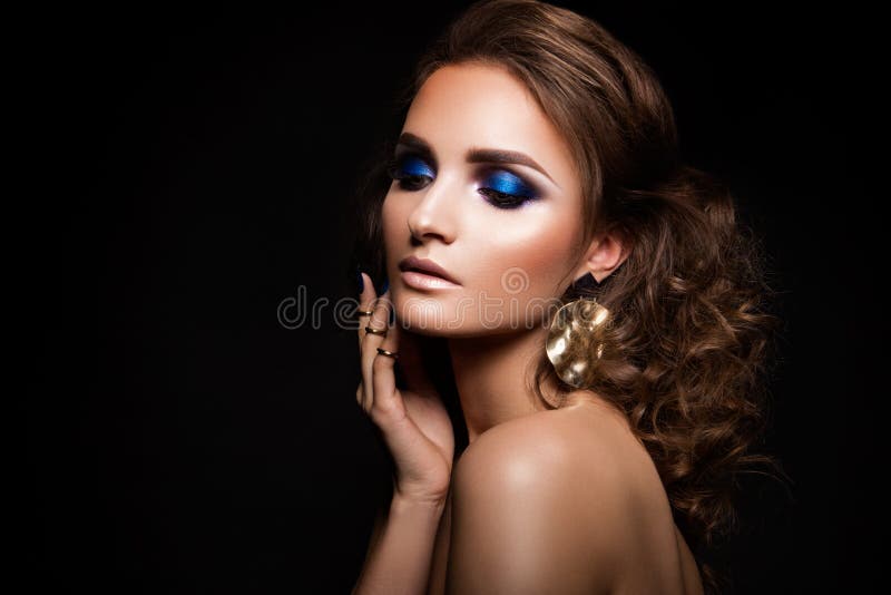 Het portret van de close-up van mooie brunette royalty-vrije stock fotografie Het portret van de close-up van mooie brunette royalty-vrije stock fotografie