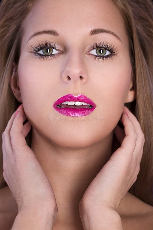 Het portret van de schoonheid van jonge vrouw. stock foto's