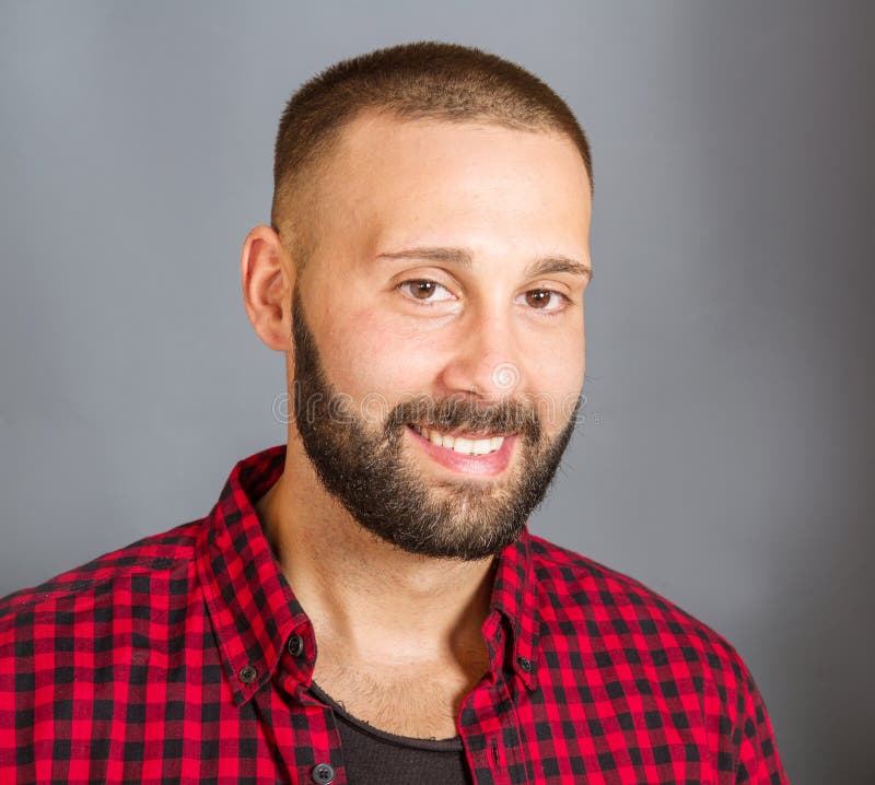 Het portret van het glimlachen beared de mens stock afbeelding Het portret van het glimlachen beared de mens stock afbeelding
