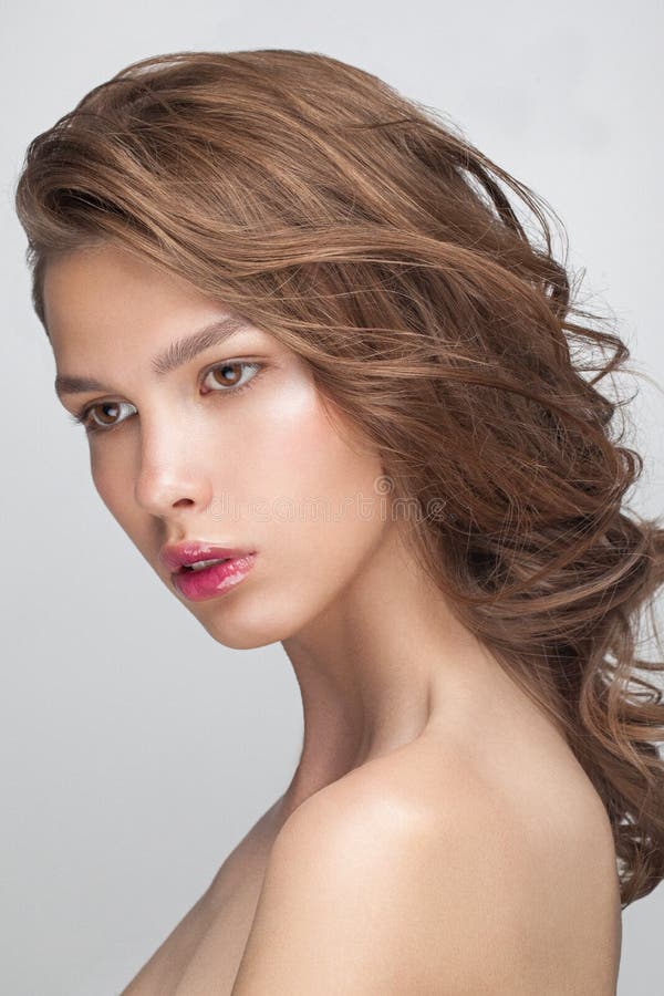 Het portretclose-up van de schoonheidsmanier van jonge aantrekkelijke sensuele modelvrouw royalty-vrije stock foto Het portretclose-up van de schoonheidsmanier van jonge aantrekkelijke sensuele modelvrouw royalty-vrije stock foto