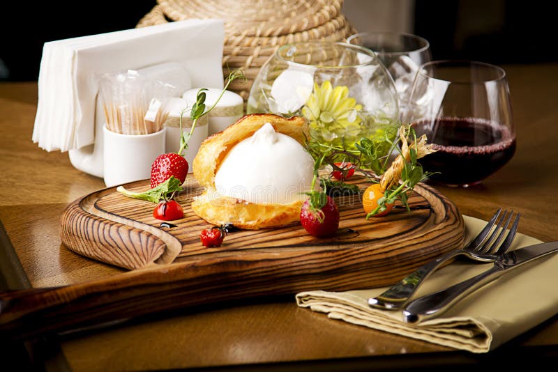 Het restaurant van de Burratakeuken dit proeft delightfully goed royalty-vrije stock foto Het restaurant van de Burratakeuken dit proeft delightfully goed royalty-vrije stock foto