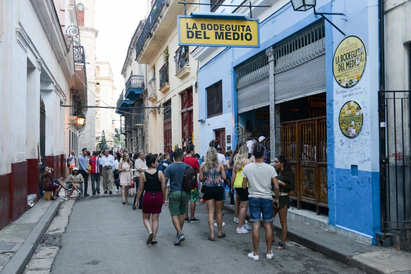 Het restaurant van La Bodeguita del Medio in Oud Havana, Cuba royalty-vrije stock fotografie Het restaurant van La Bodeguita del Medio in Oud Havana, Cuba royalty-vrije stock fotografie