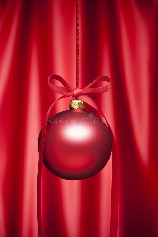 Het rode Ornament van Kerstmis van het Satijn royalty-vrije stock fotografie Het rode Ornament van Kerstmis van het Satijn royalty-vrije stock fotografie