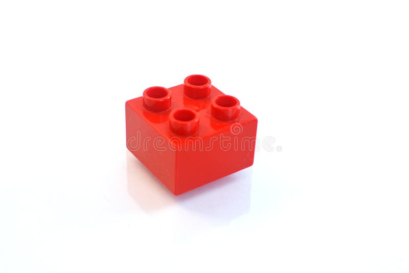 Het rode stuk speelgoed stuk van legoduplo