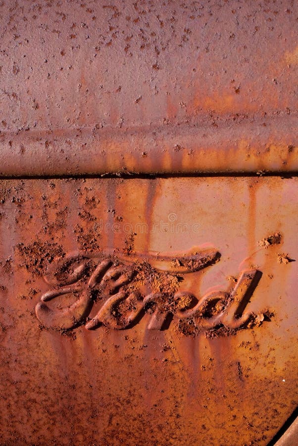 Het roestige Antieke Embleem van de Vrachtwagen van de Doorwaadbare plaats royalty-vrije stock foto Het roestige Antieke Embleem van de Vrachtwagen van de Doorwaadbare plaats royalty-vrije stock foto