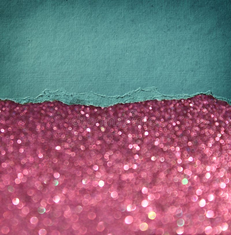Het roze schittert achtergrond en blauw wijnoogst gescheurd document. ruimte voor exemplaarruimte. stock afbeeldingen Het roze schittert achtergrond en blauw wijnoogst gescheurd document. ruimte voor exemplaarruimte. stock afbeeldingen