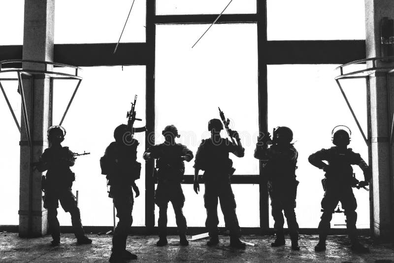Het Russische speciale krachtenmilitair stellen royalty-vrije stock foto Het Russische speciale krachtenmilitair stellen royalty-vrije stock foto