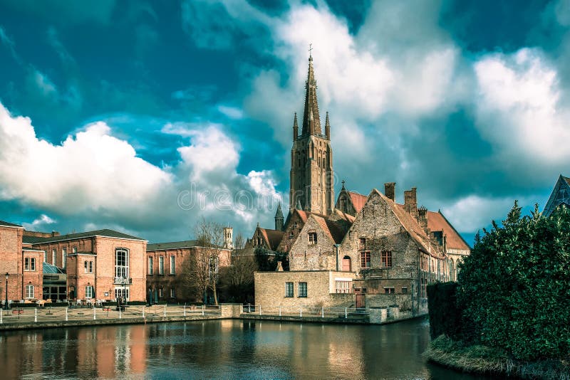 Het schilderachtige stadslandschap in Brugge, België stock fotografie Het schilderachtige stadslandschap in Brugge, België stock fotografie