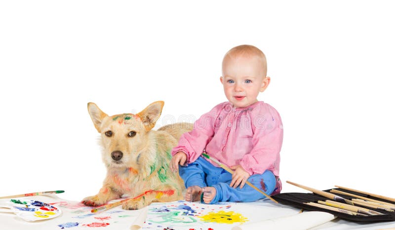 Het schilderen van de baby en van de hond stock afbeelding Het schilderen van de baby en van de hond stock afbeelding